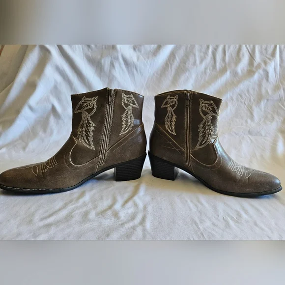BROWN BOOTIE - Picture 1 of 5